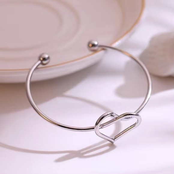 ‼️LAST ONE‼️ NWT 💙♥️💜 STAINLESS STEEL WIRE HEART OPEN CUFF BRACELET Unisex OS - Picture 3 of 7